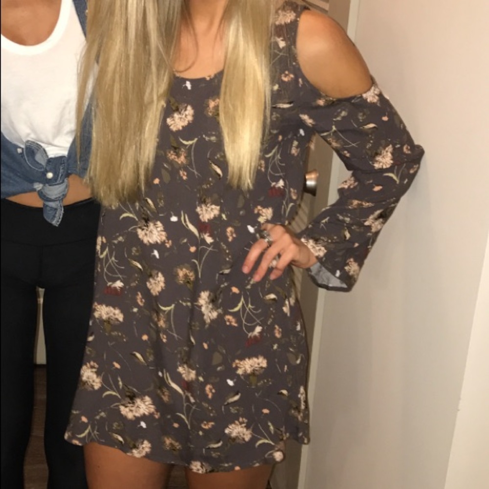 Full Tilt gray flowery dress, Size S
